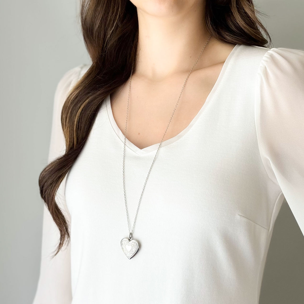OCTAVIA silver etched heart locket necklace-GREEN BIJOU