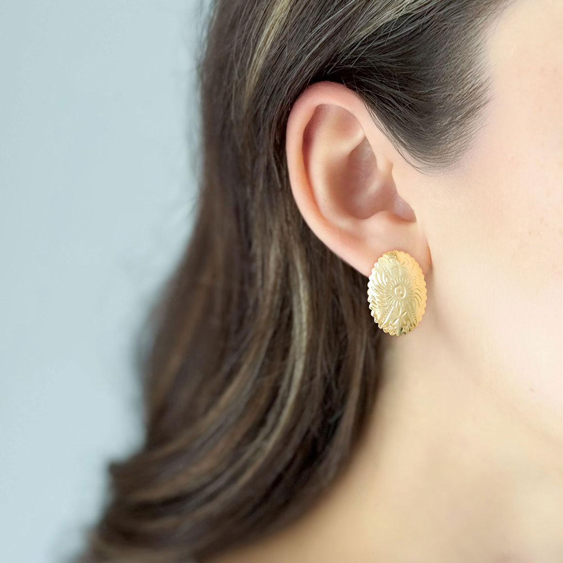 PANTHEA gold tone oval clip earrings-GREEN BIJOU