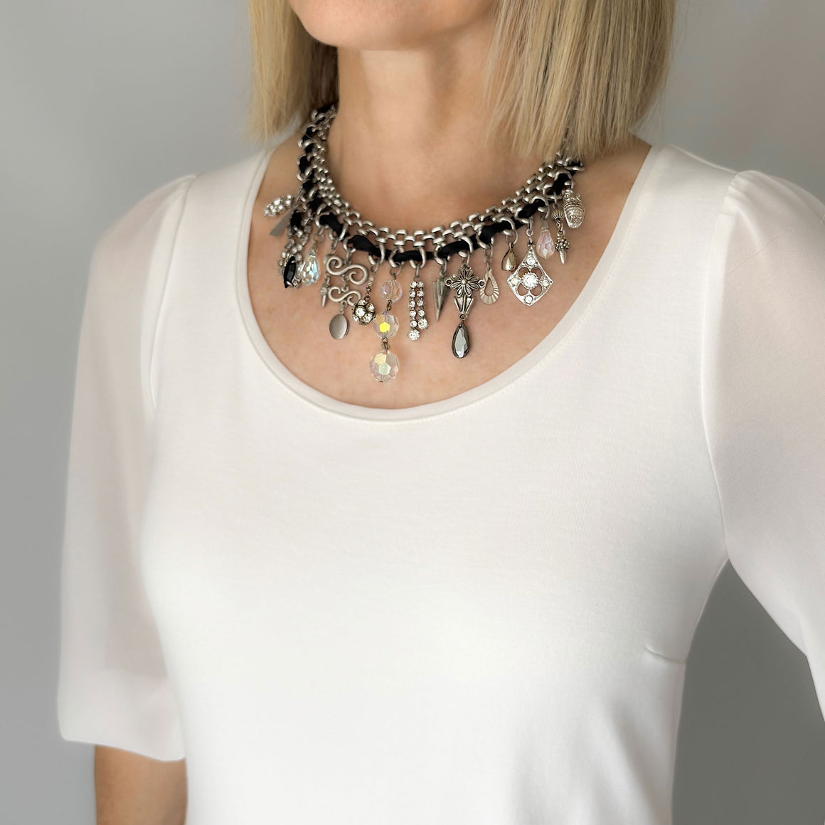 RAIFE vintage silver collar black ribbon charm bib necklace-GREEN BIJOU