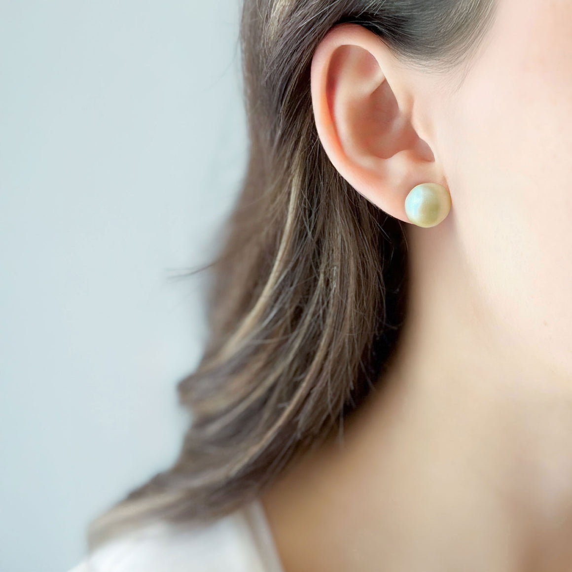 RONA cream pearl smooth dome stud earrings-GREEN BIJOU