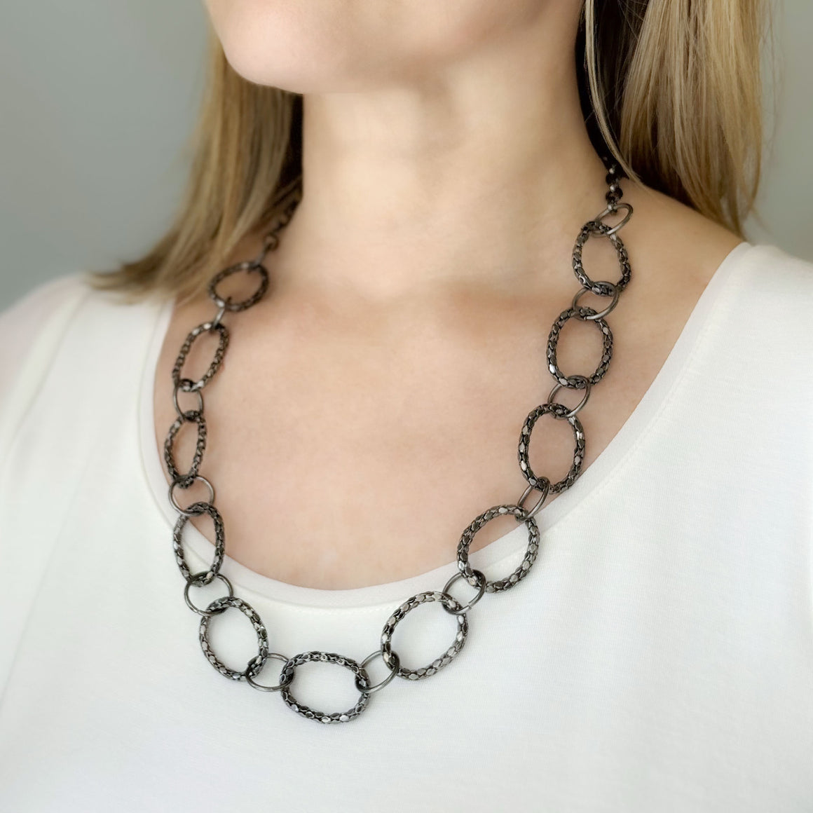 RYAN vintage lightweight gun metal oval mesh link necklace-GREEN BIJOU