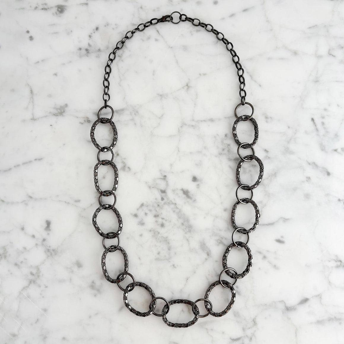 RYAN vintage lightweight gun metal oval mesh link necklace-GREEN BIJOU