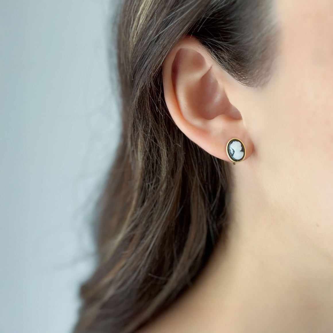 SAMANTHA petite cameo clip earrings-GREEN BIJOU
