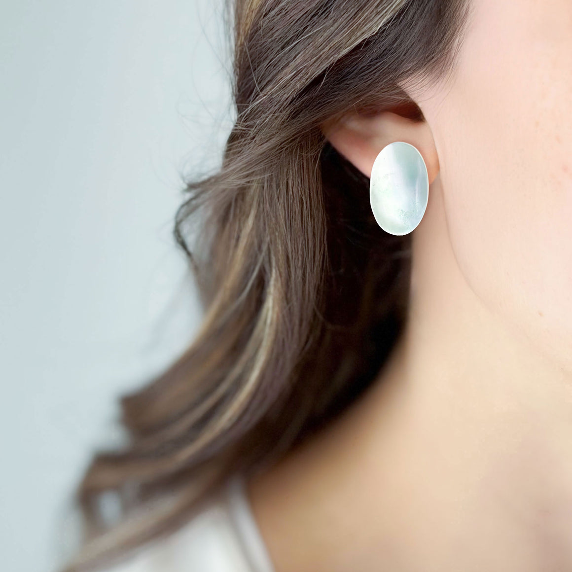 SAMUEL vintage mother of pearl oval disc stud earrings-GREEN BIJOU