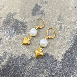 SHILOH pearl and gold heart earrings - 
