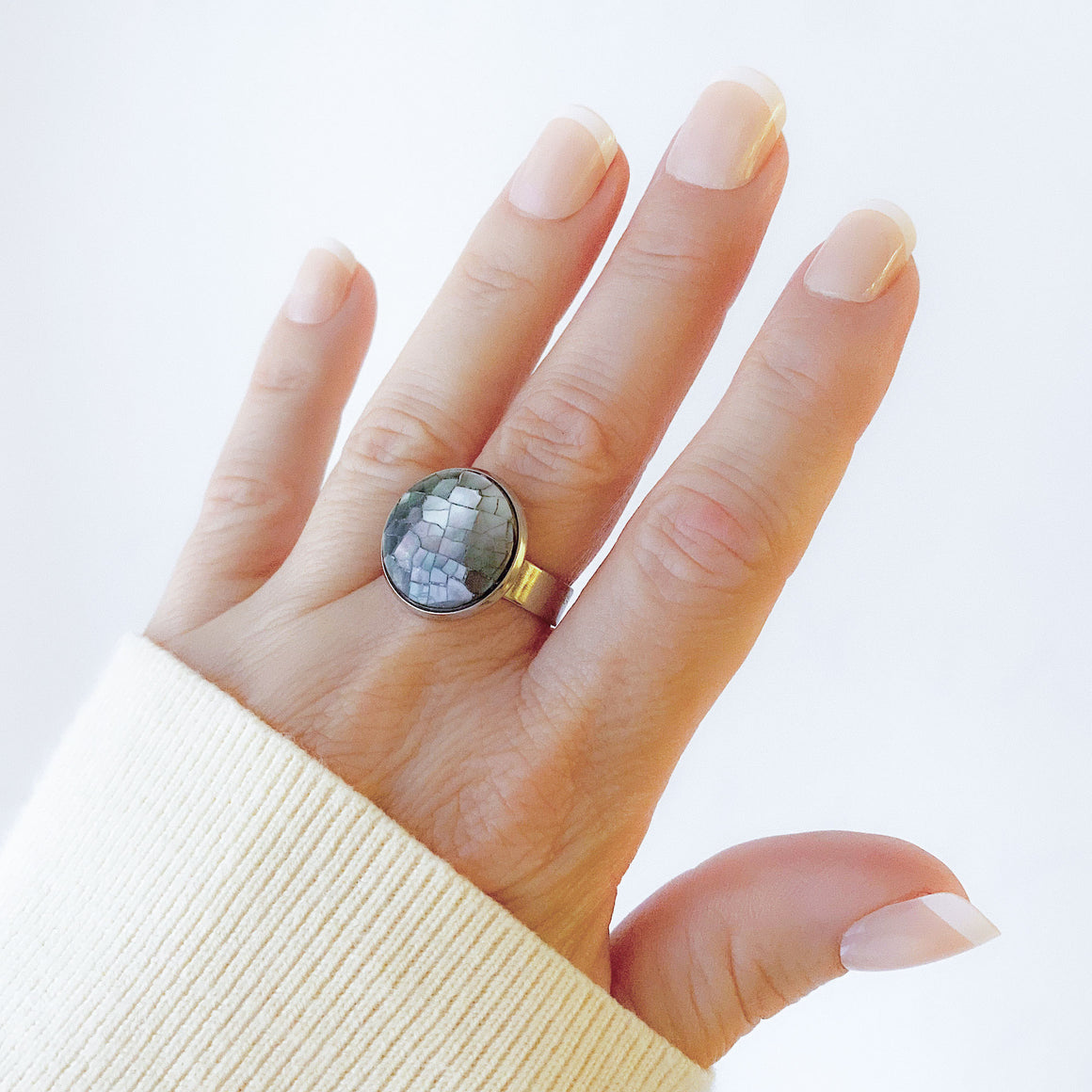 SHIRELLE black mother of pearl ring-GREEN BIJOU