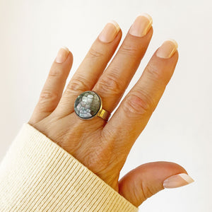 SHIRELLE black mother of pearl ring - 