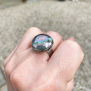 SHIRELLE black mother of pearl ring - 