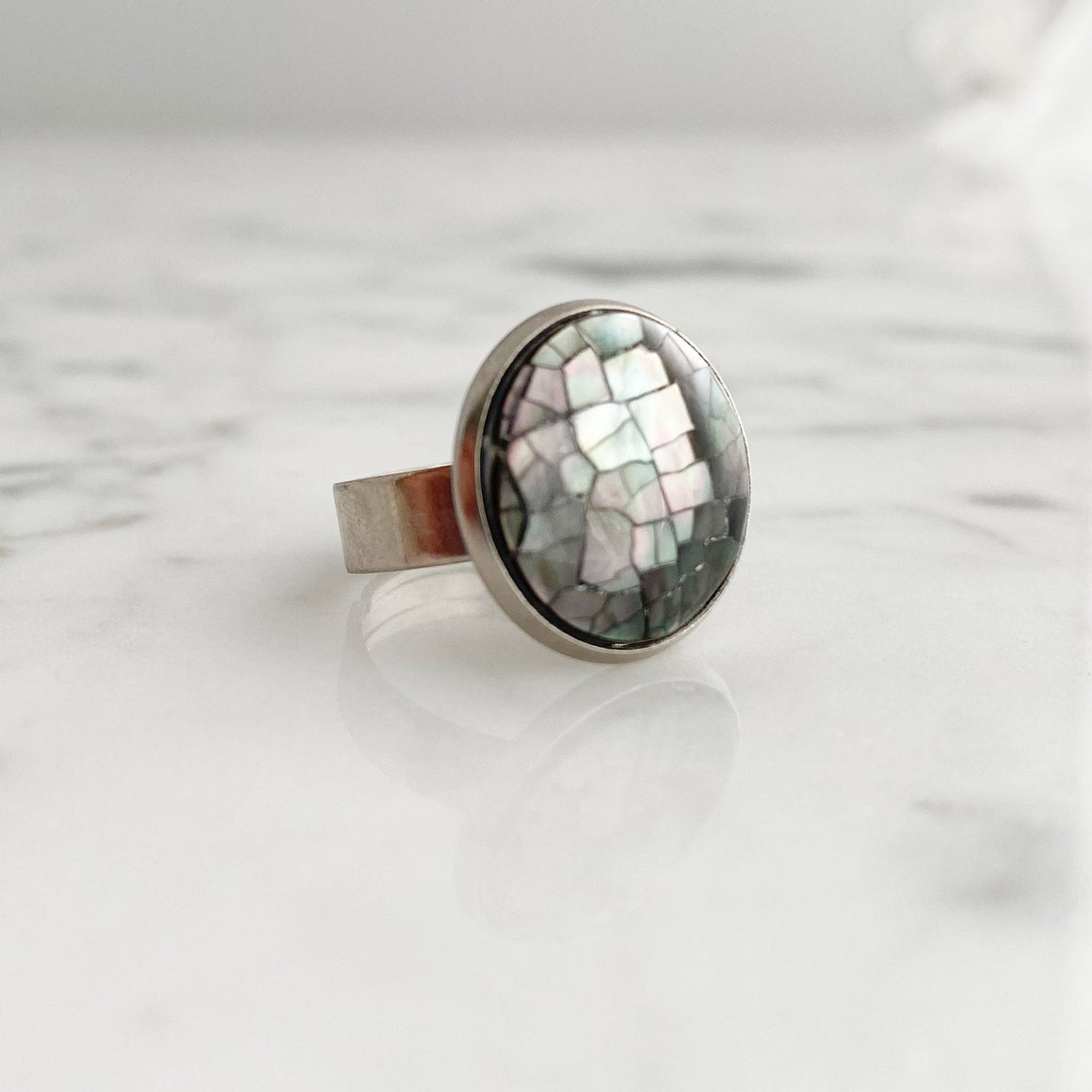 SHIRELLE black mother of pearl ring-GREEN BIJOU