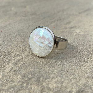 SHIRELLE white mother of pearl ring - 