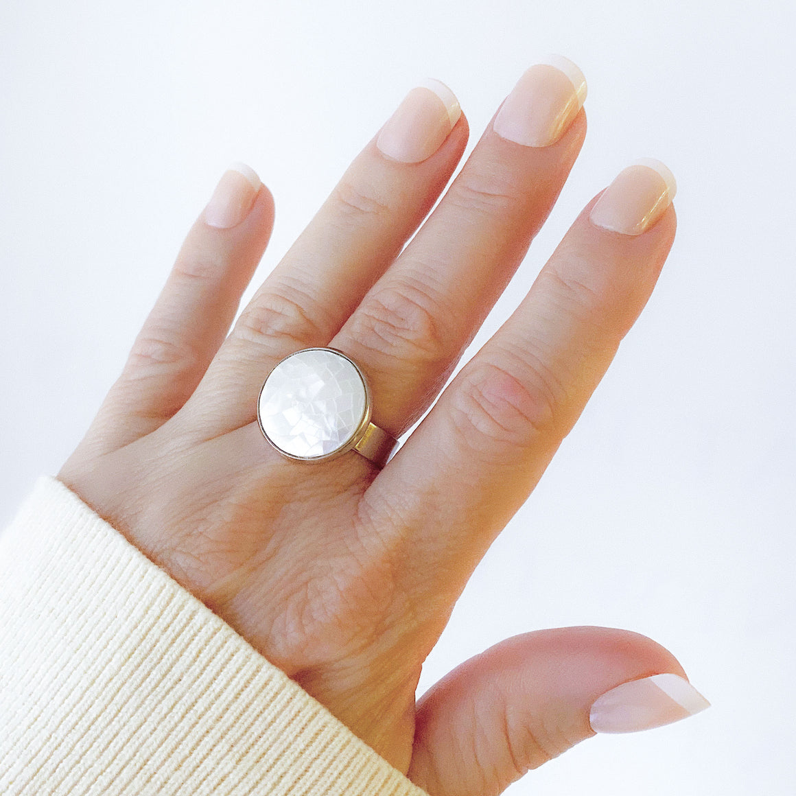 SHIRELLE white mother of pearl ring-GREEN BIJOU