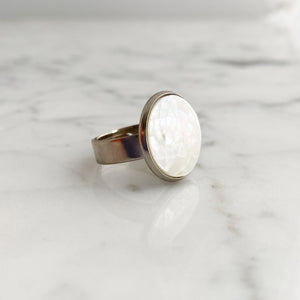 SHIRELLE white mother of pearl ring-GREEN BIJOU