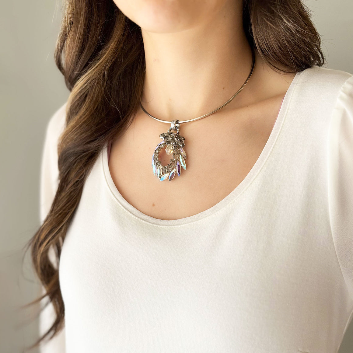 SINGLETON crystal pendant collar necklace-GREEN BIJOU