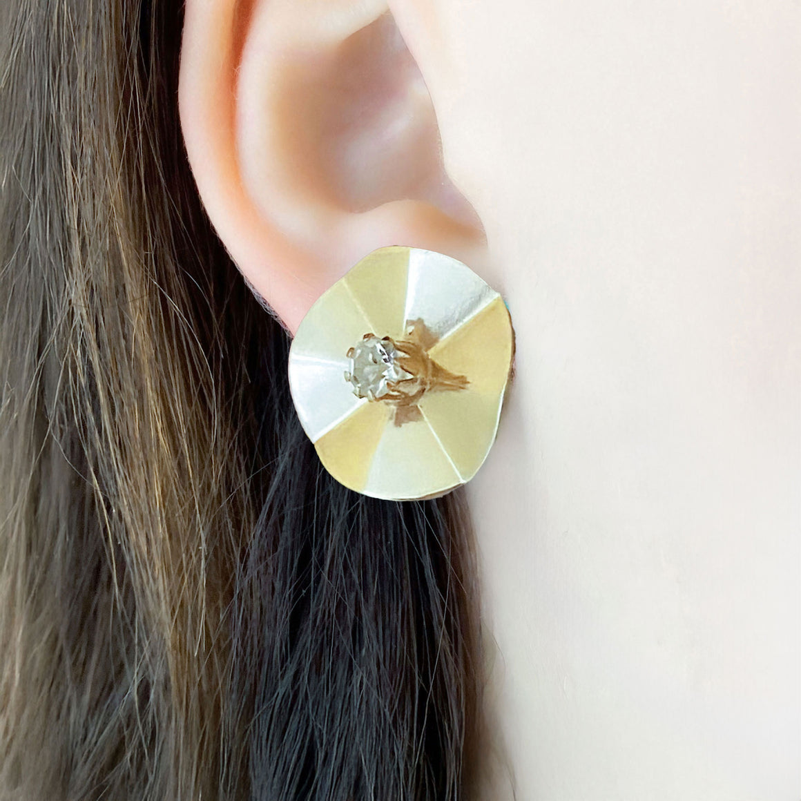 WESTFALL gold and rhinestone accordion disc stud earrings-GREEN BIJOU