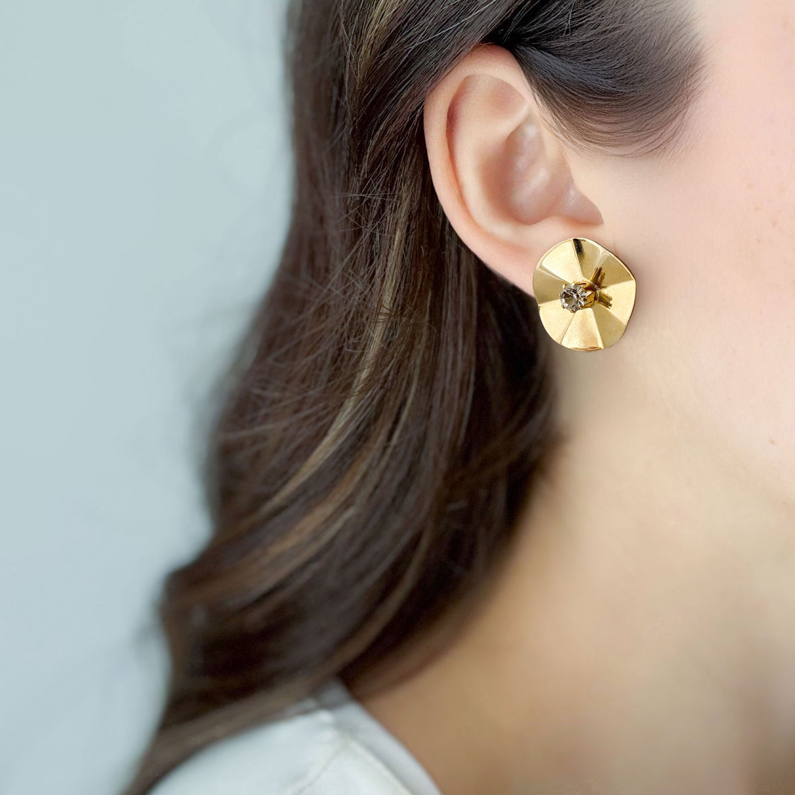 WESTFALL gold and rhinestone accordion disc stud earrings-GREEN BIJOU