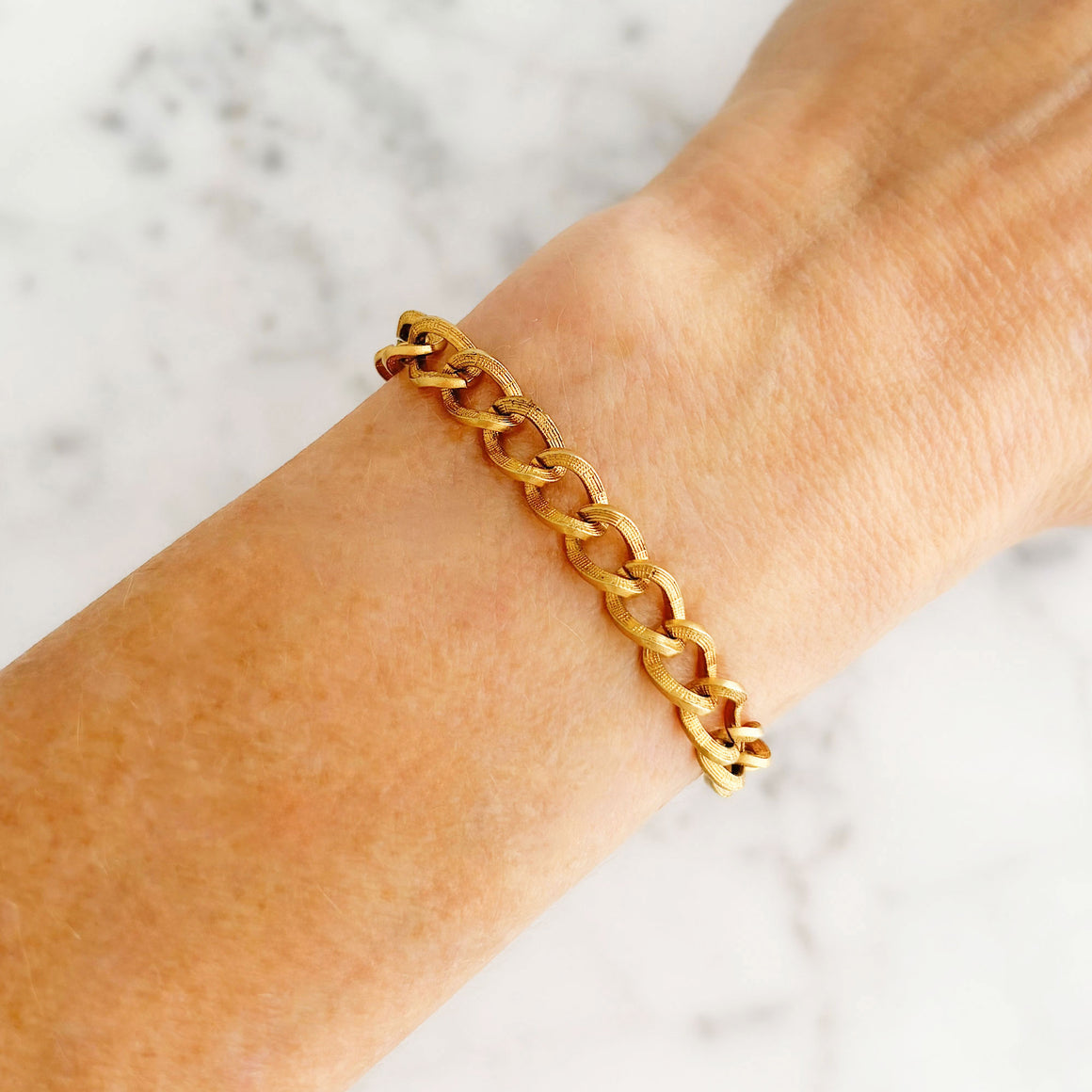 WHEELER vintage matte gold textured curb chain bracelet-GREEN BIJOU