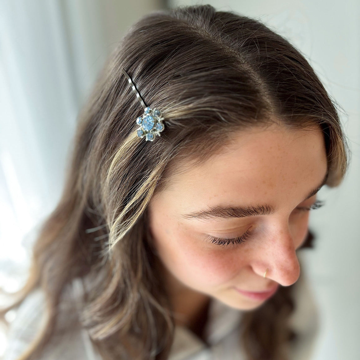 XENOS vintage silver and blue rhinestone flower bobby pin-GREEN BIJOU