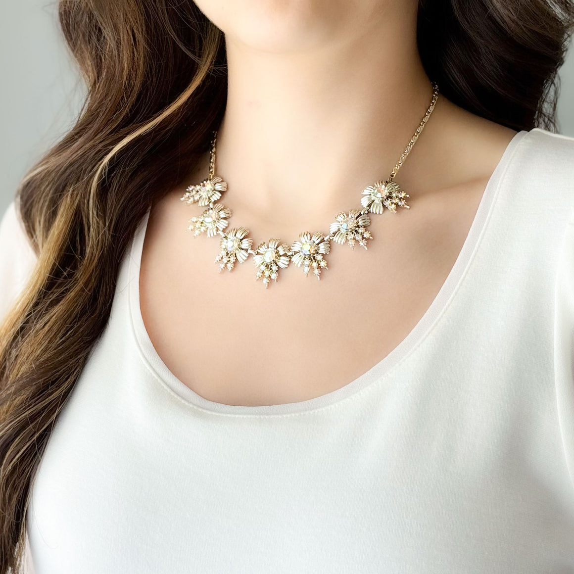 ZAIDA aurora borealis flower necklace-GREEN BIJOU