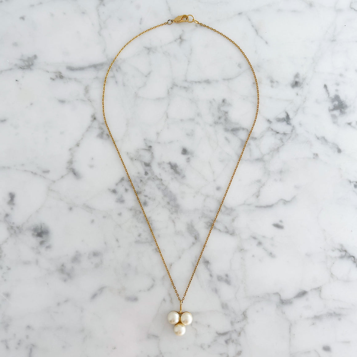 Model wearing the CARISSA vintage three-pearl pendant necklace on a gold-tone chain