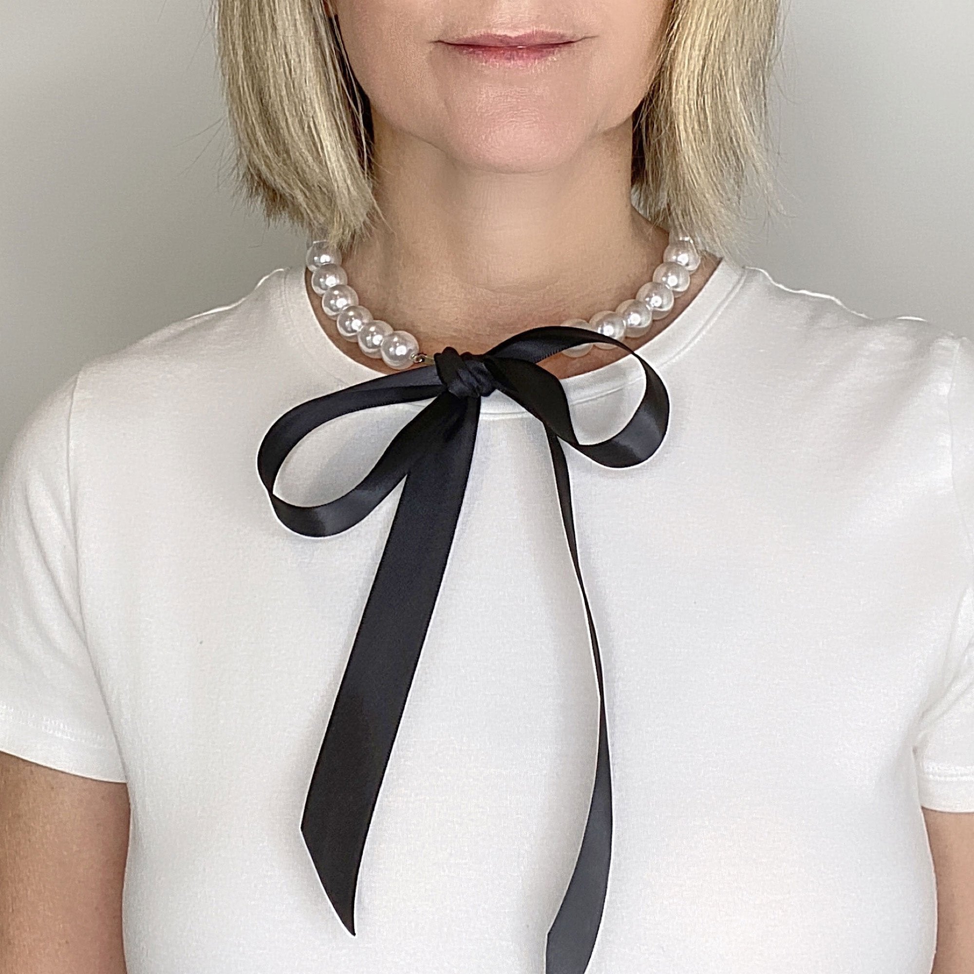 DOTTY black ribbon pearl necklace