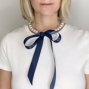 DOTTY navy blue ribbon pearl necklace - 