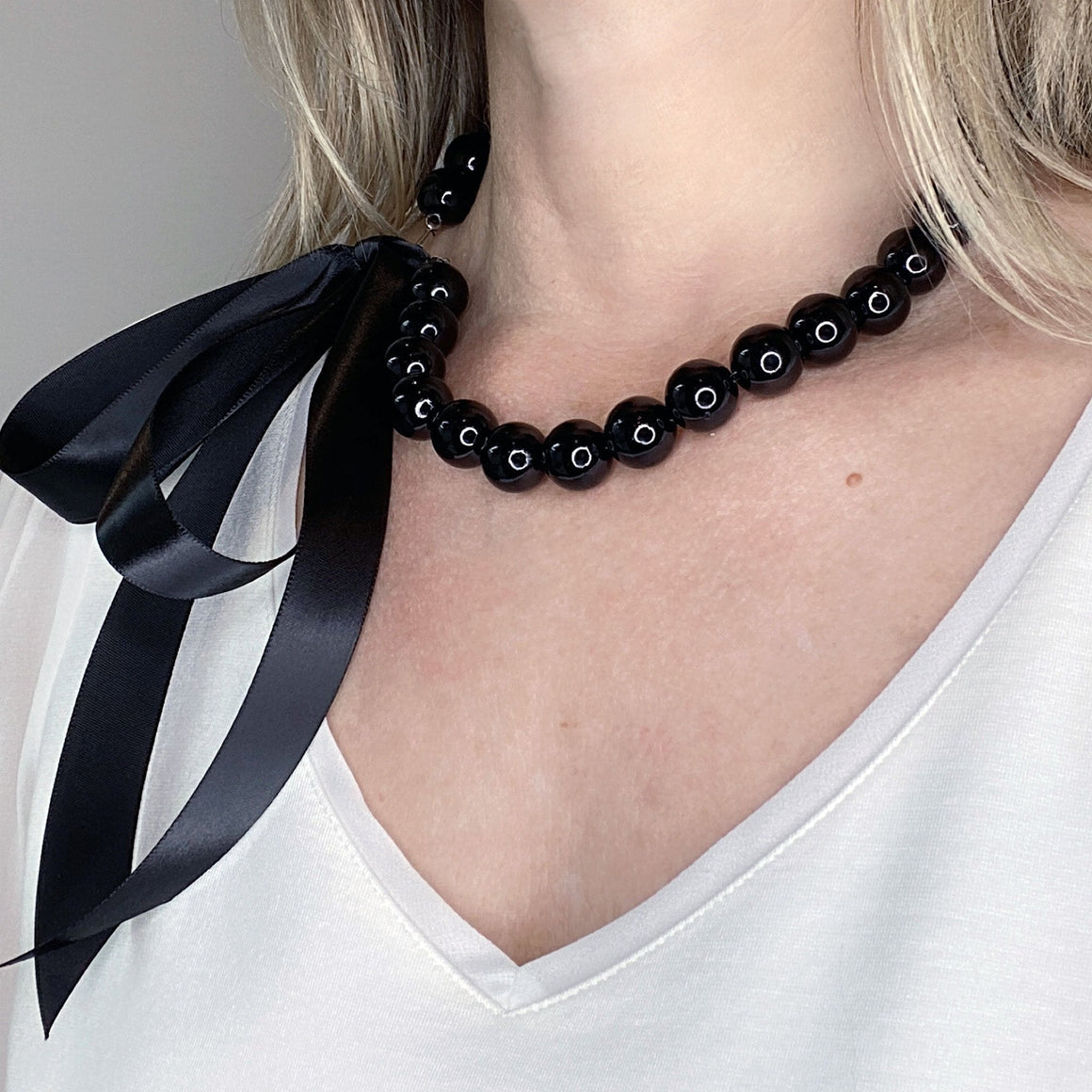 DELORES pearl ribbon necklace (more pearl colours available)