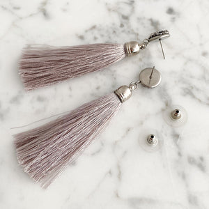 ESSIE grey tassel stud earrings - 