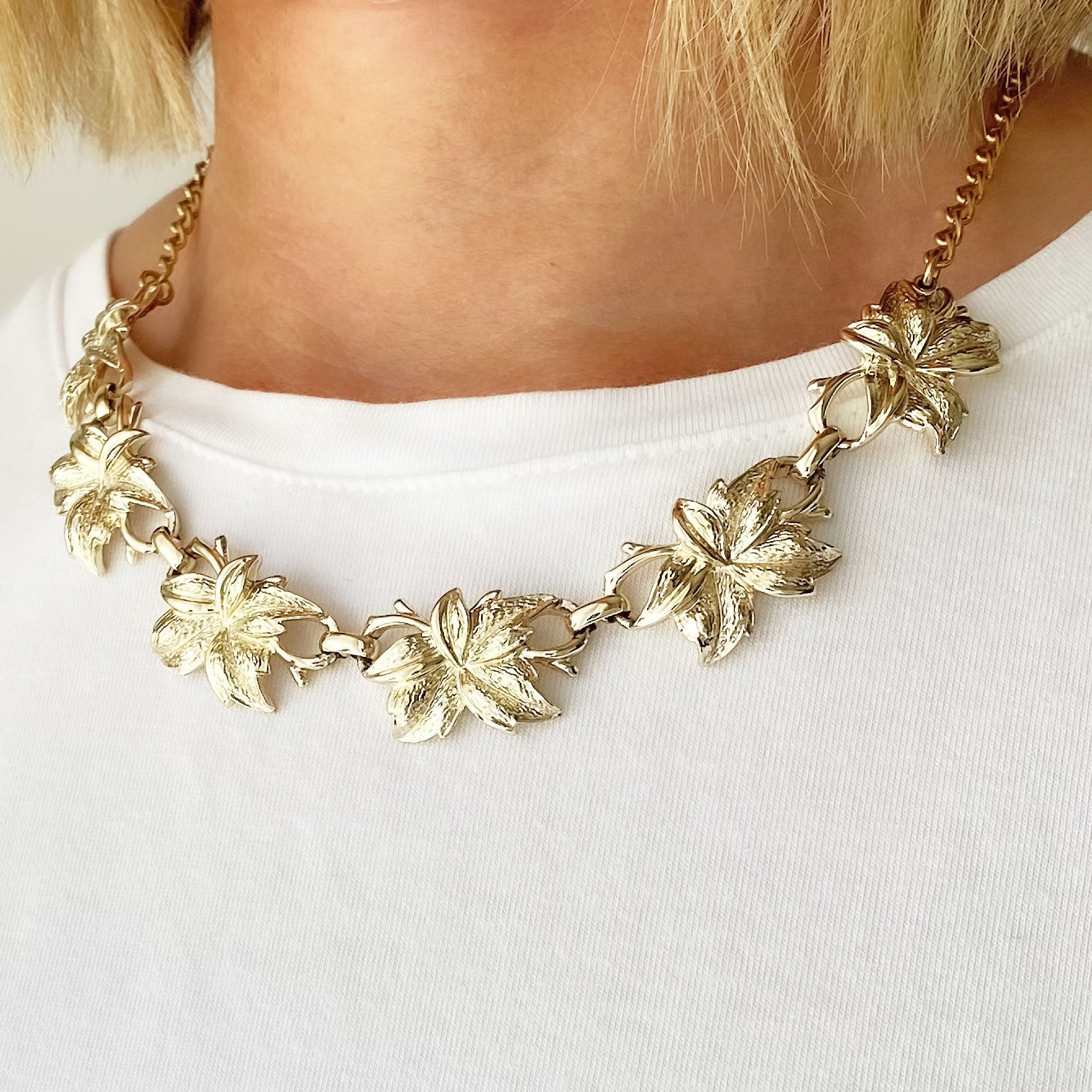 Gold leaf choker store