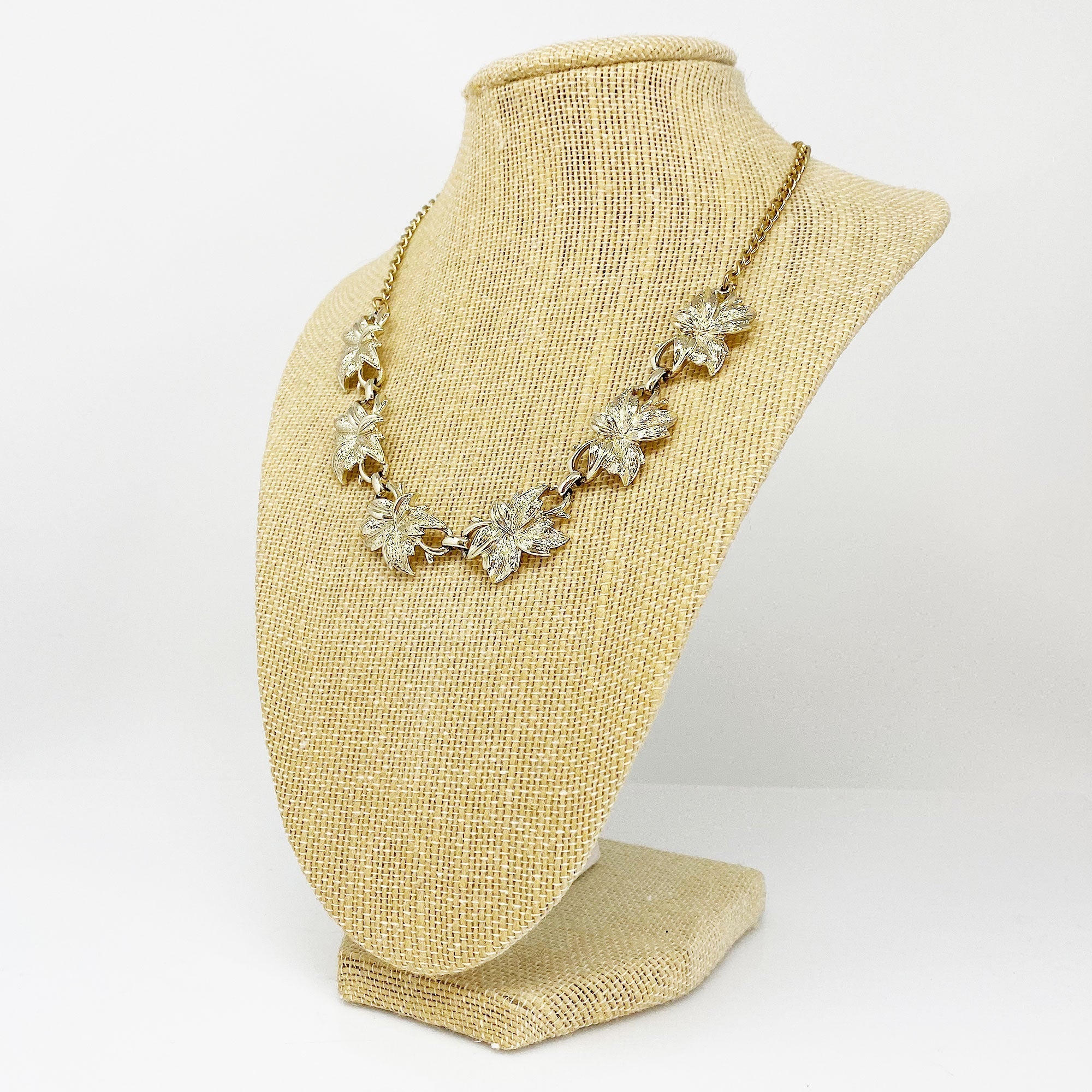 JENNA vintage gold leaf necklace - 