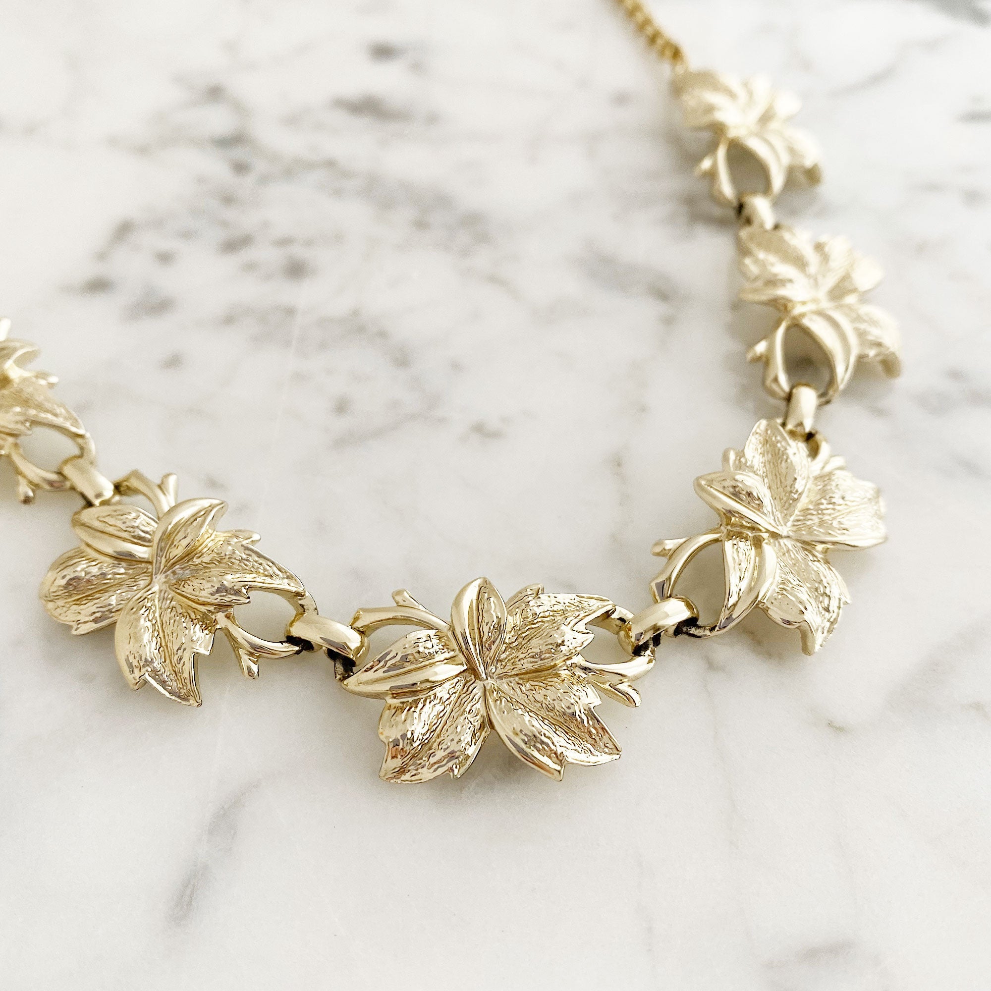 JENNA vintage gold leaf necklace - 