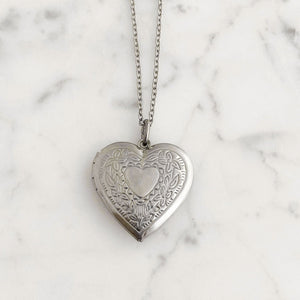 OCTAVIA silver etched heart locket necklace-GREEN BIJOU