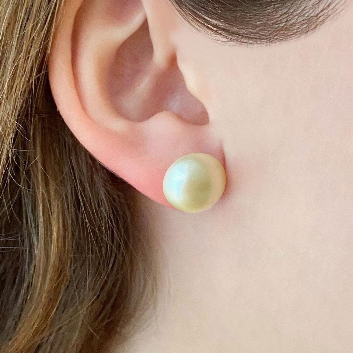 RONA cream pearl studs-GREEN BIJOU