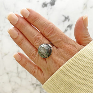 SHIRELLE black mother of pearl ring - 