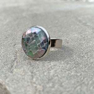 SHIRELLE black mother of pearl ring - 