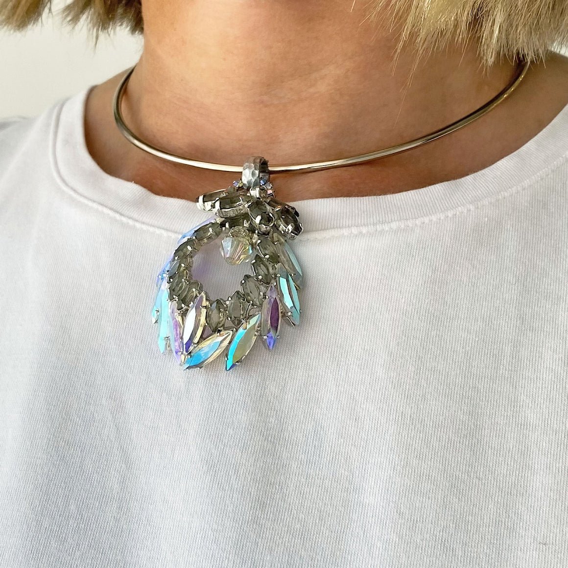 SINGLETON crystal pendant collar necklace-GREEN BIJOU